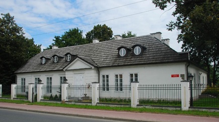 budynek siedziby szkoły muzycznej w Grodzisku Mazowieckim_Dworek Skarbków